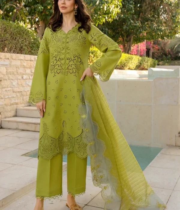 Luxury Lawn Stuff 3 Piece Full Chicken Kari Embroidered Suit With Cotton Net Embroidered Dupatta.